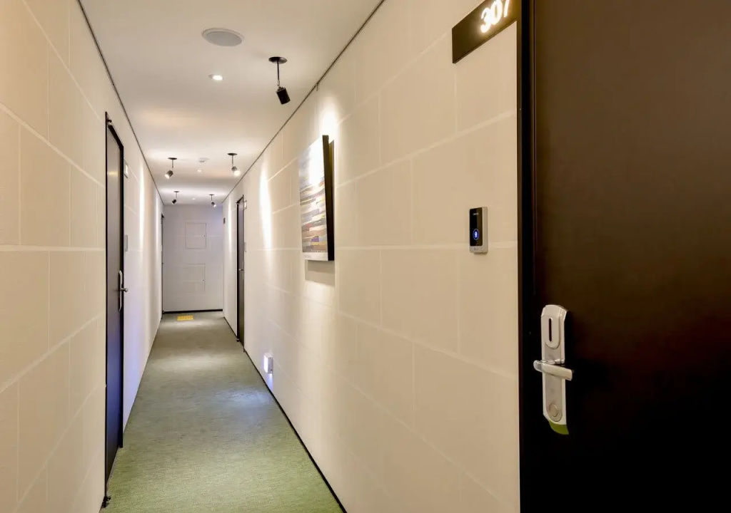 Lobby & Reception