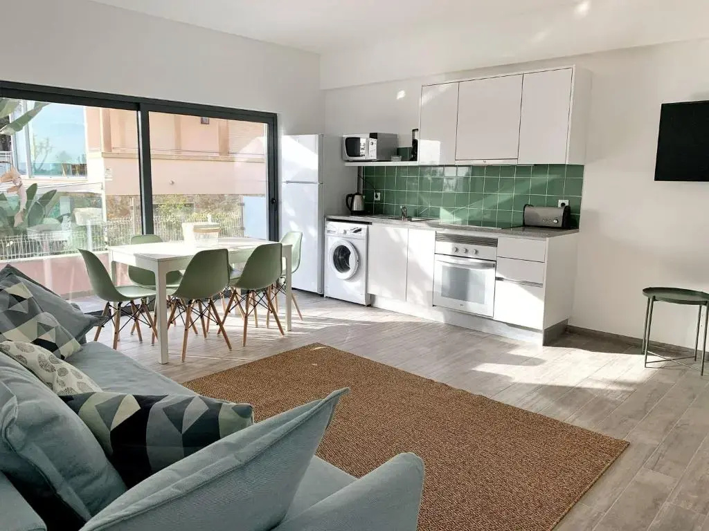 2 Bedrooms Apartment