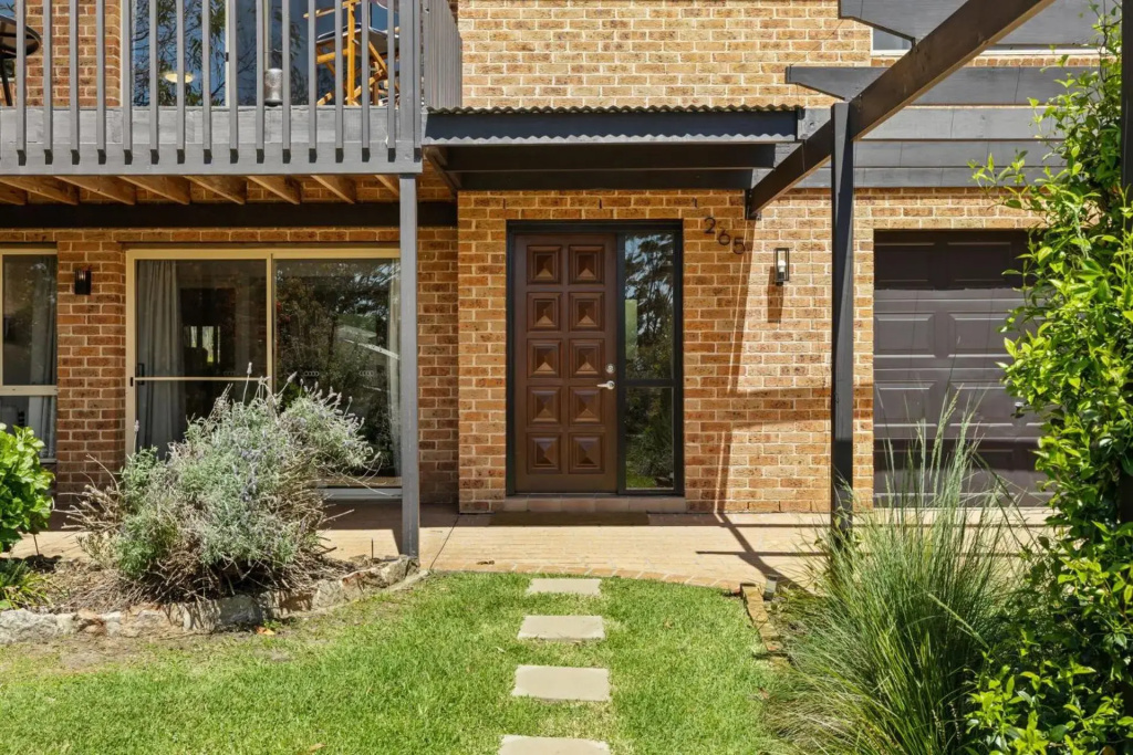 Stylish Family Beach House Walking Distance to 3 Beaches