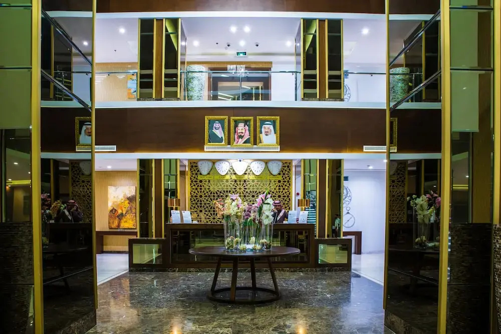 Lobby & Reception