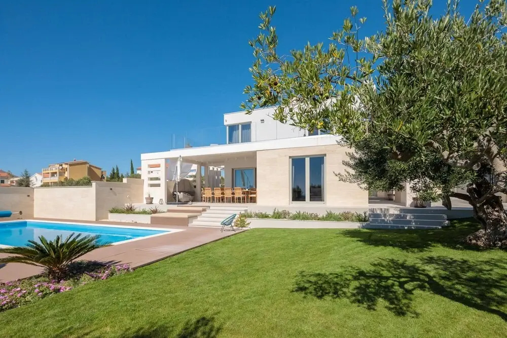 Luxury Villa Cinderella With Swimming Pool