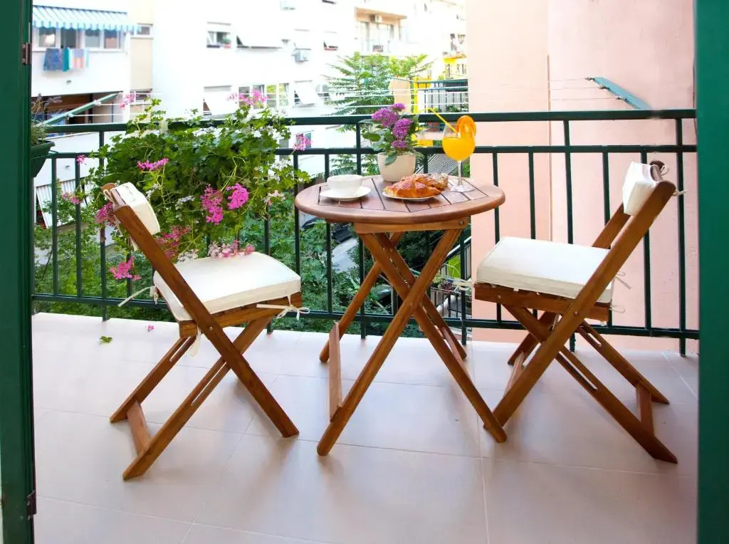 Deluxe Double room with balcony (full double bed)