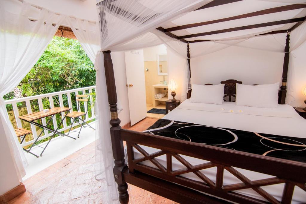 Mango House