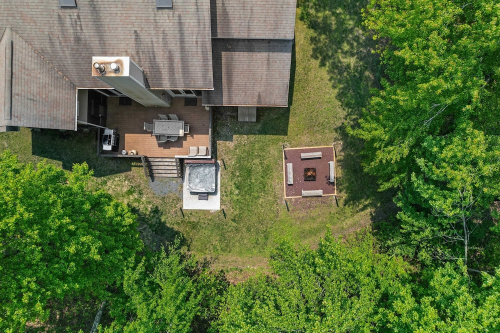 Mins2 Jfbb Split Rock With Hot Tub and Game Room