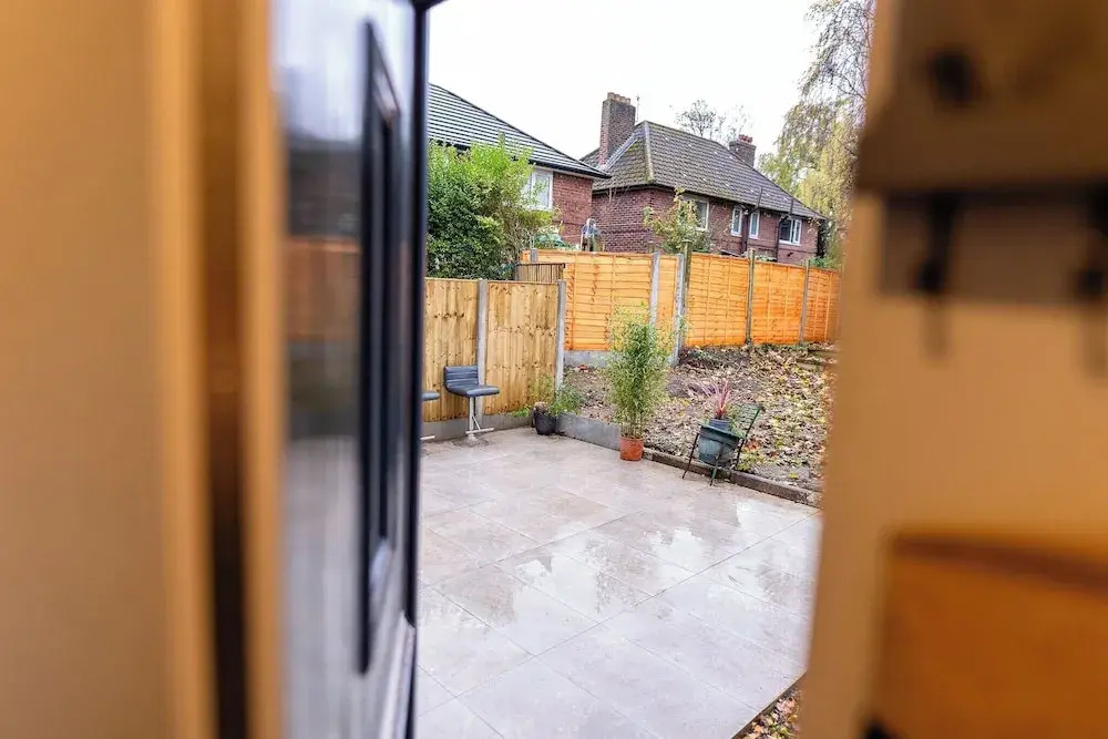 Sleeps 5 - Free Parking, Wifi, Near Airport & City