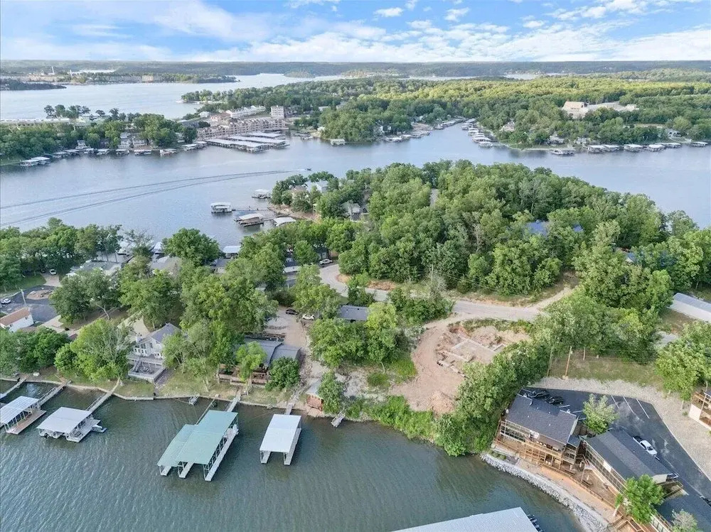 Game Room, Dock Life, Fire Pit & Hot Tub!
