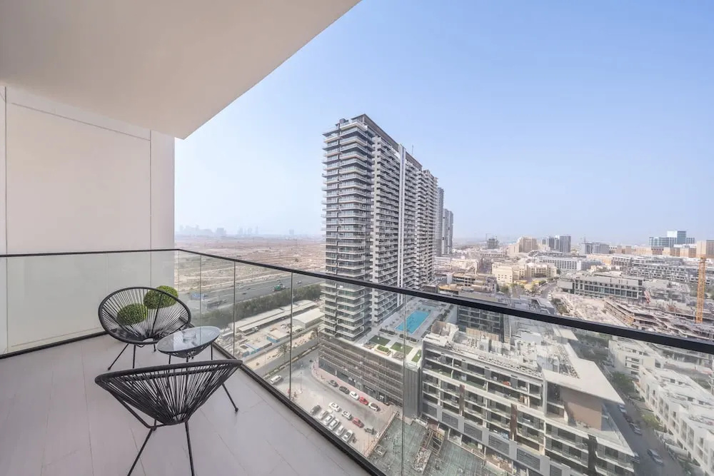 Vibrant 1-bedroom in JVC Sleeps 4 With Balcony