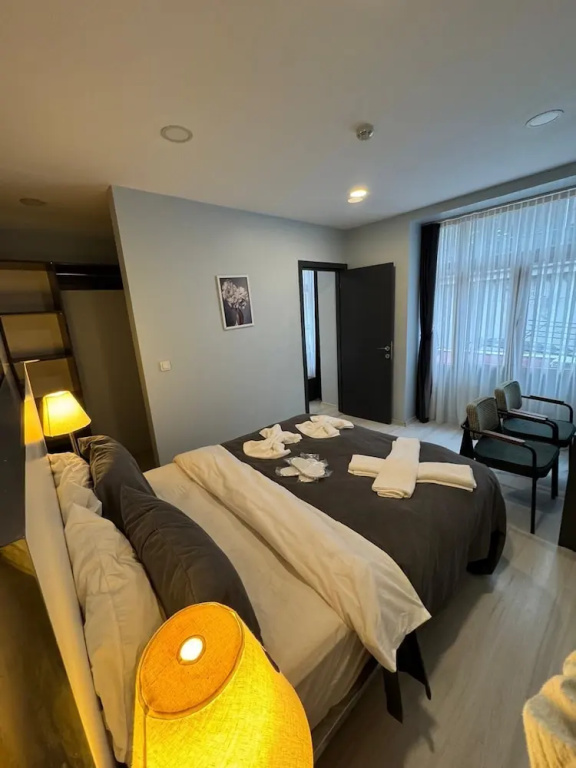 escape hotel — 5