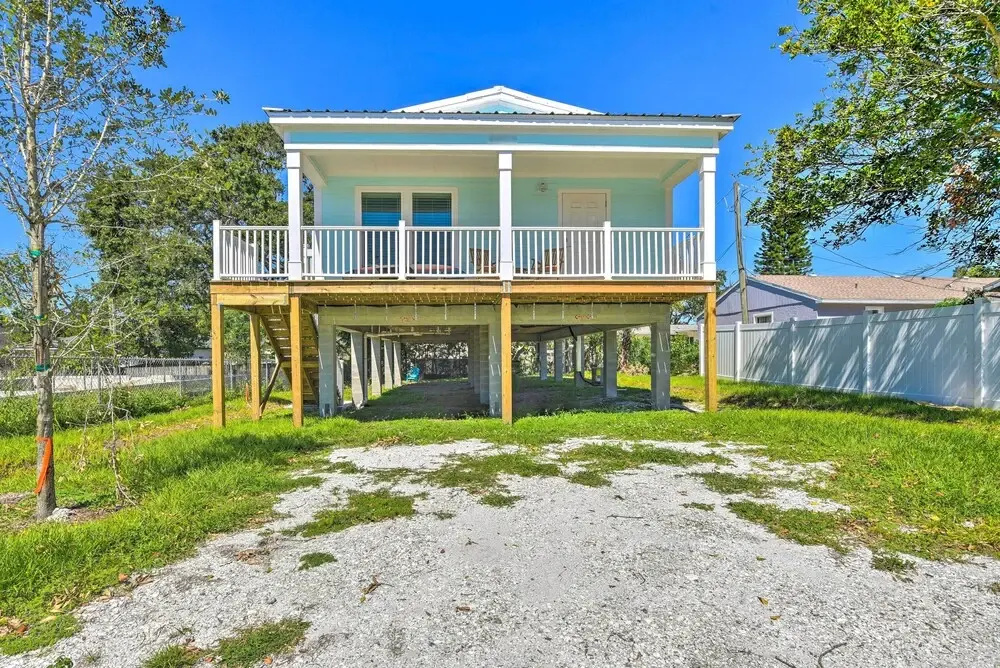 Near Downtown + Ocean: Sarasota Getaway