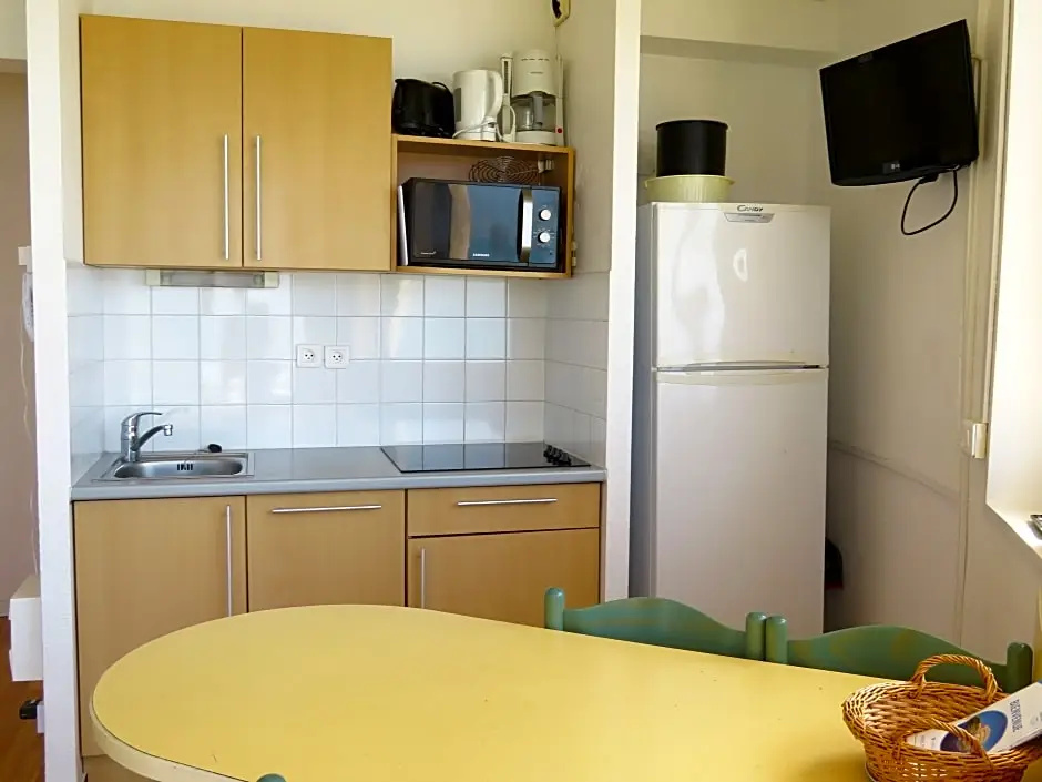 Apartment with partial sea view
