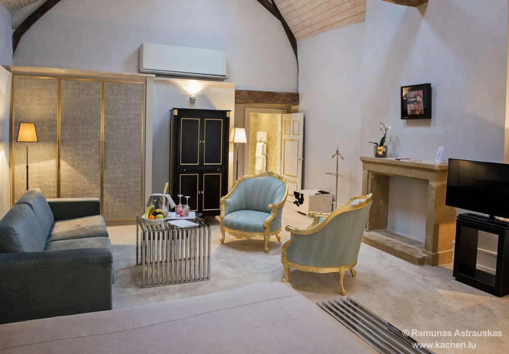Lobby & Reception