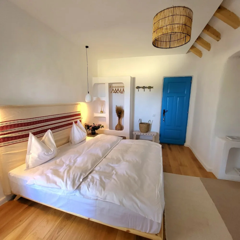 Deluxe Double room (full double bed)