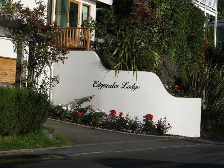 Edgewater Lodge