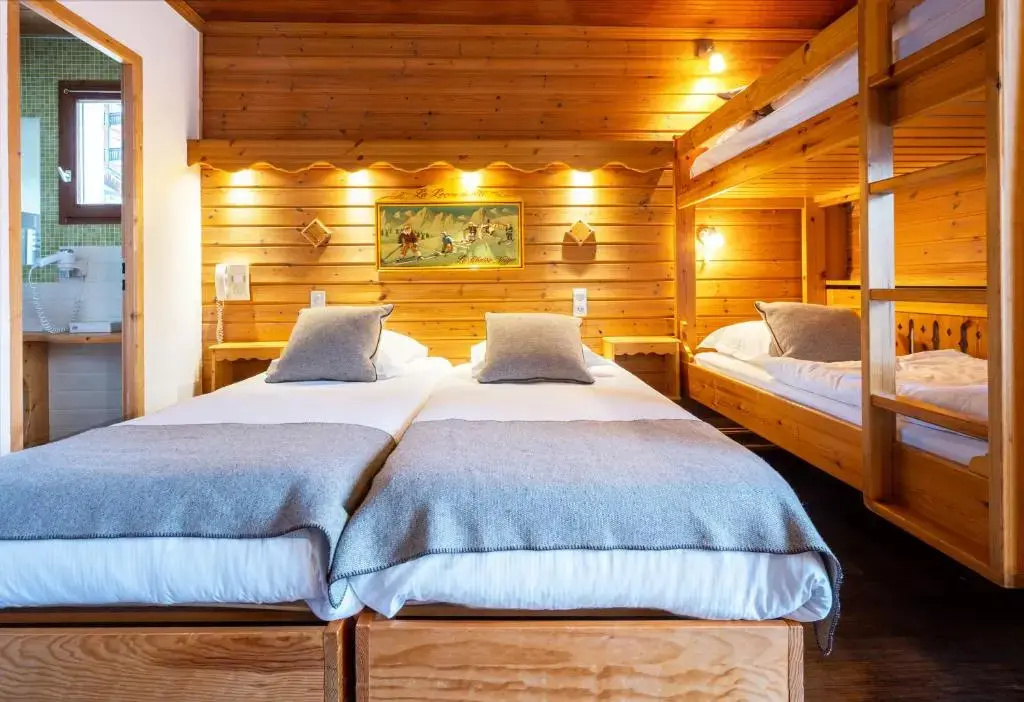 Standard Quadruple room with mountain view