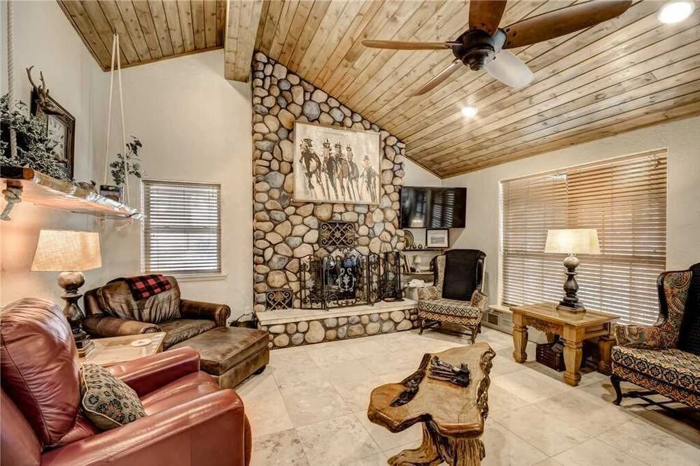 Bear Crossing - Three Bedroom Cabin