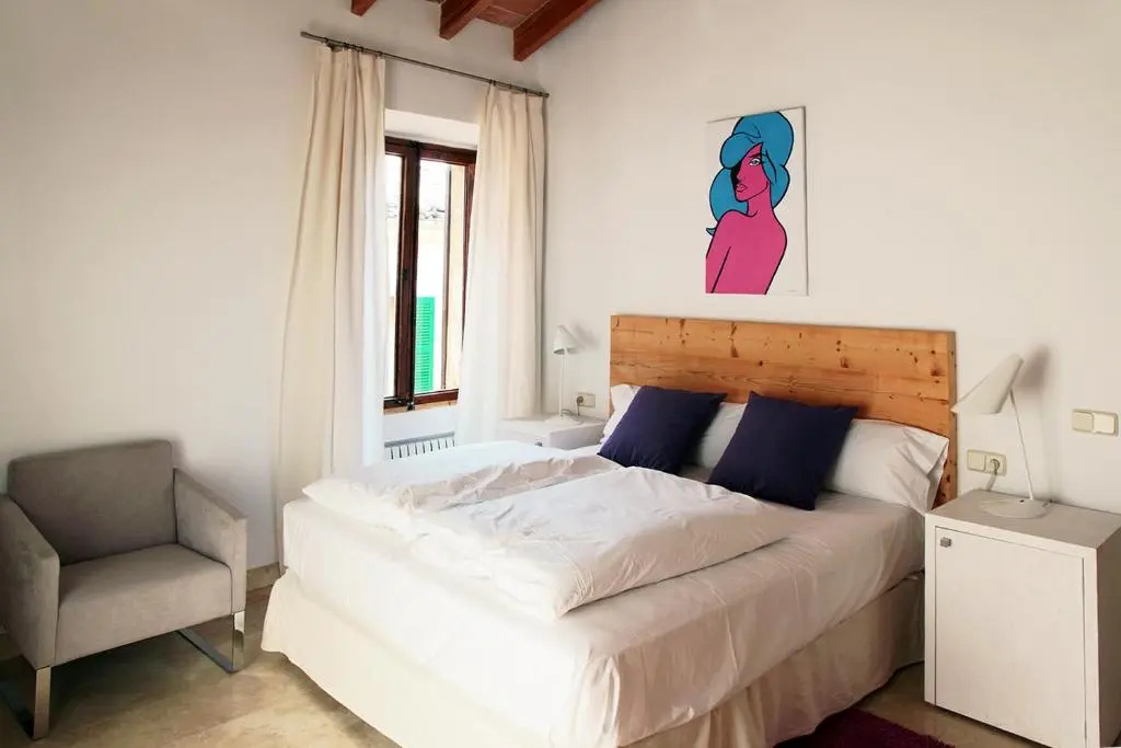 Deluxe Double room (full double bed)