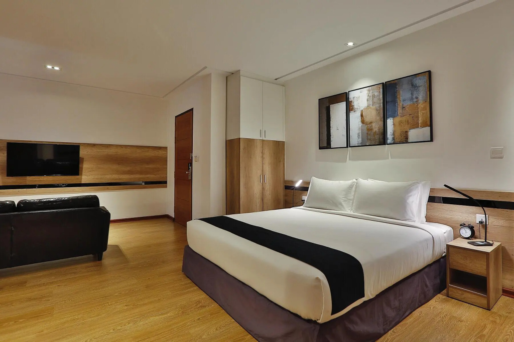Premier Double room (full double bed)