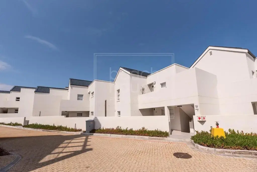 Luxury 3 bedroom, 3 bathroom Top floor Beachfront, Big Bay