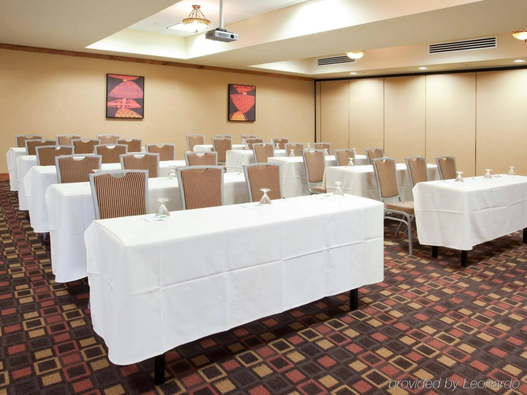 Holiday Inn & Suites Oakland Airport by IHG - Général
