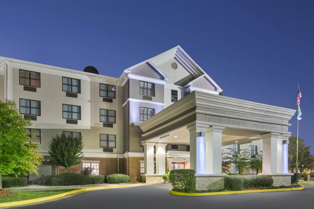 Holiday Inn Express & Suites Byron by IHG