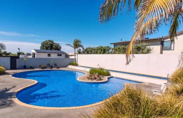 Apartment with pool view