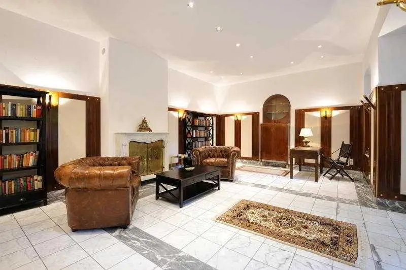 Lobby & Reception