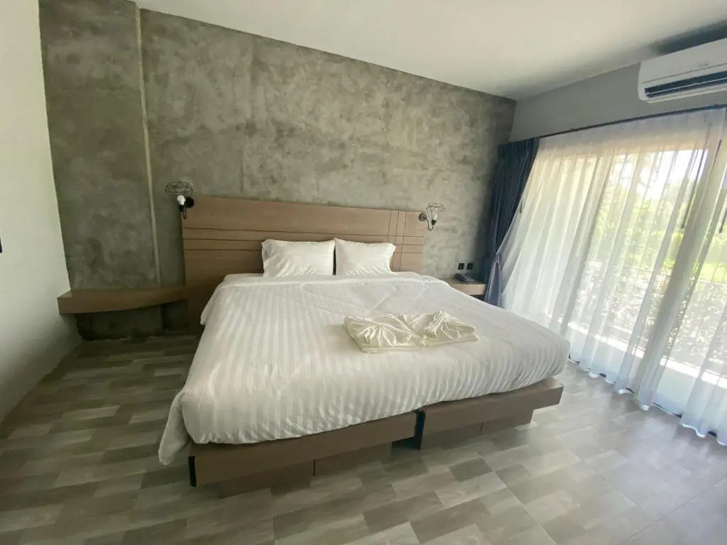 Deluxe Double room (full double bed)