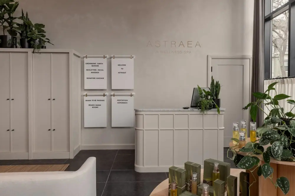 Lobby & Reception