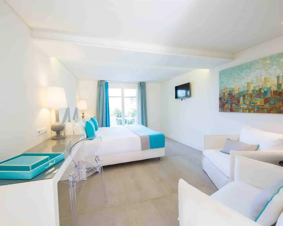 Junior Suite with land view