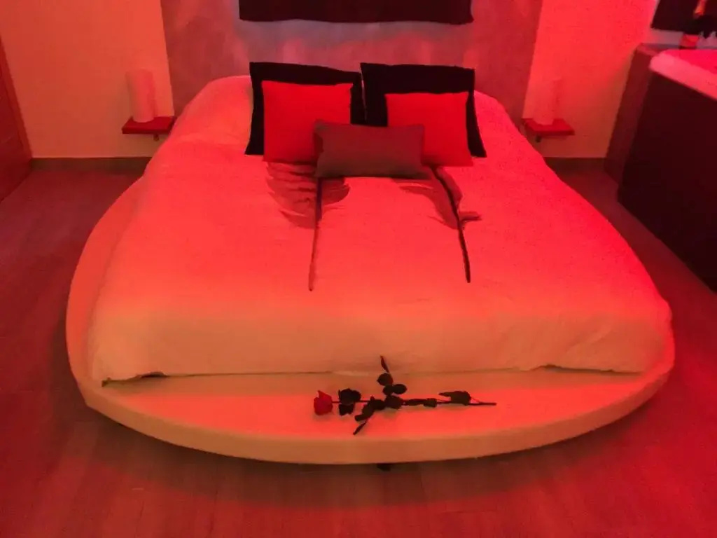 Voir la photo 3 — Suite Cupidon- Domaine des trois châteaux
