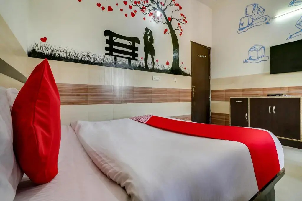 Hotel Redox by OYO Rooms