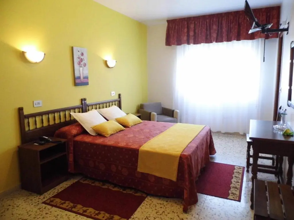 Standard Double room (full double bed)