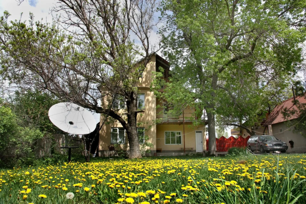 Zhenja and Lyuda's Boarding House