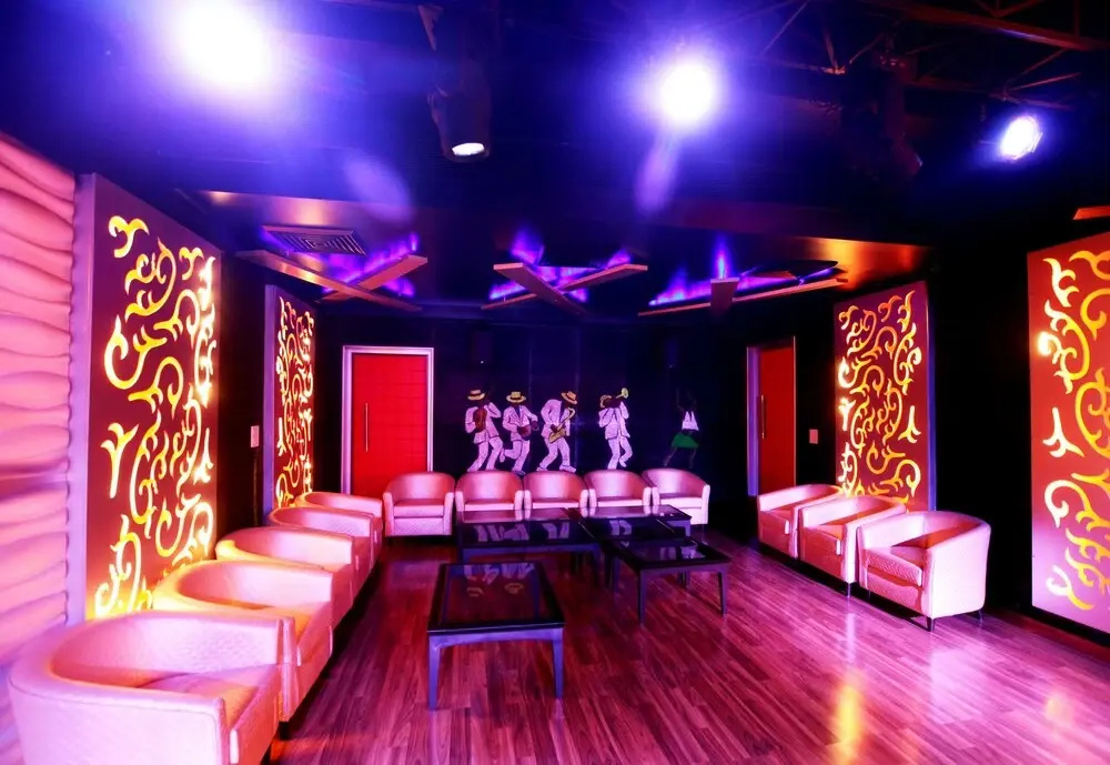 Lobby & Reception