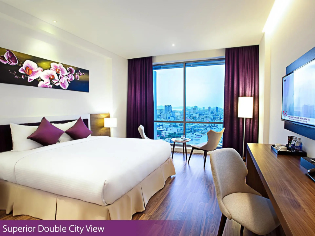 Superior Double room with city view (full double bed)