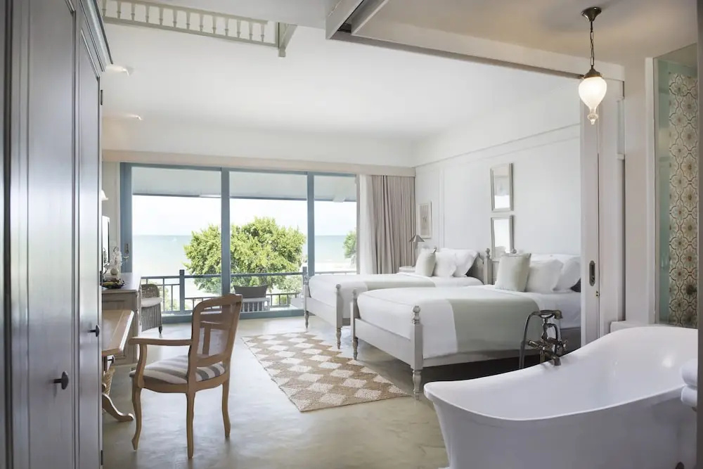 Deluxe room with balcony and with sea view