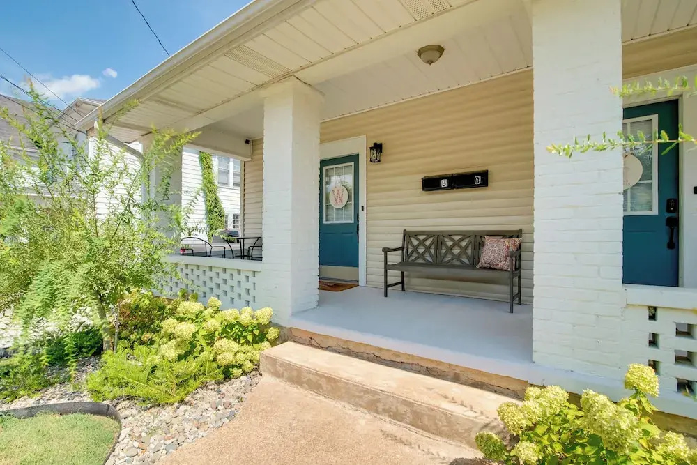 Hilltopper Convenience: Modern Duplex Near WKU