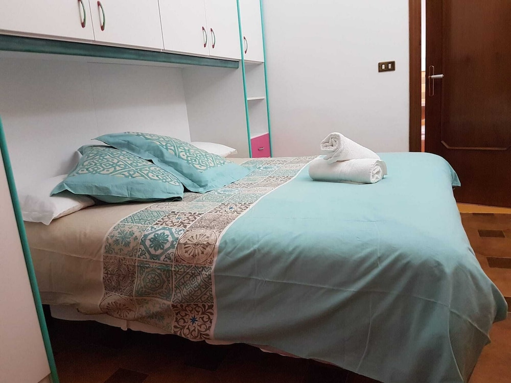 Classic Double room with balcony (full double bed)