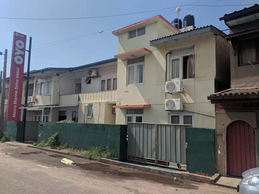 OYO 102 Metro Marine Drive Hotel
