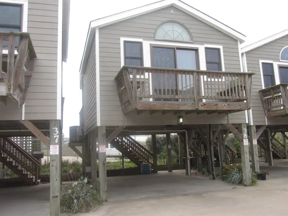38 Piece Of Heaven Studio Bedroom Condo by RedAwning