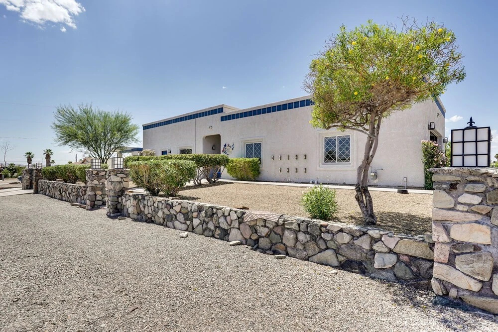 Lake Havasu Home w/ Rooftop Deck ~ 1 Mi to Beach!