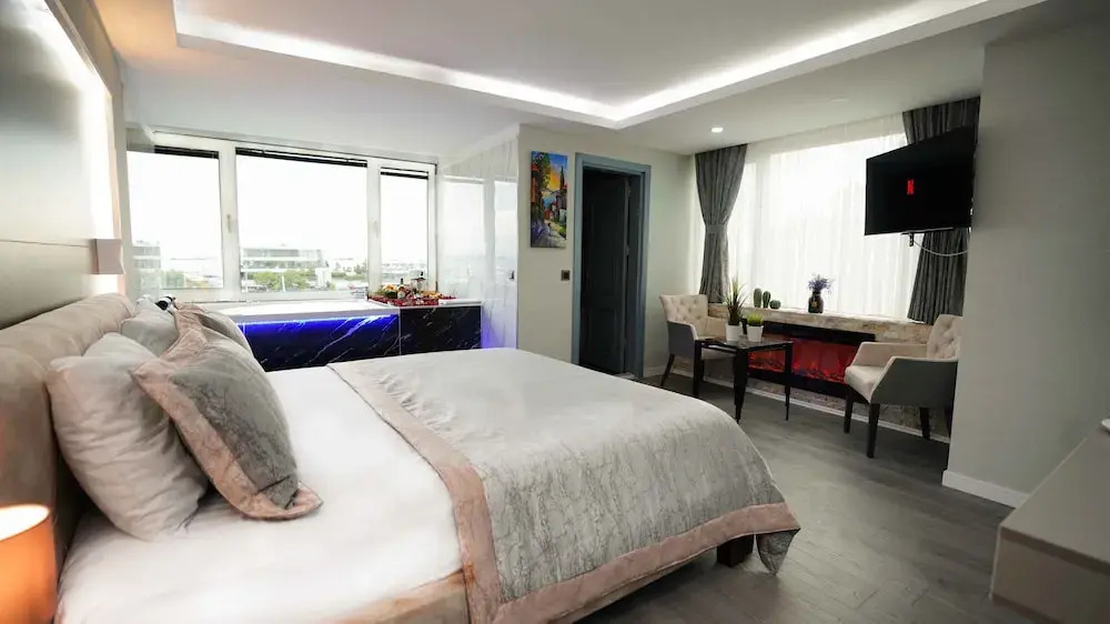 Aura Marina Hotel — 4