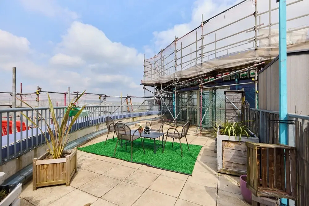 The Queensland Sanctuary - Trendy 2bdr Flat With Terrace