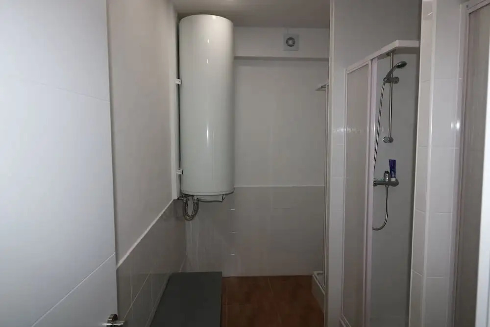 Кровать в общем номере с видом на город в I Love Madrid Hostel