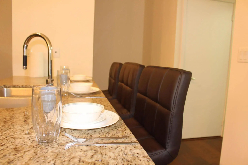 Custom Luxury Suite - By Elite Suites - фото 13