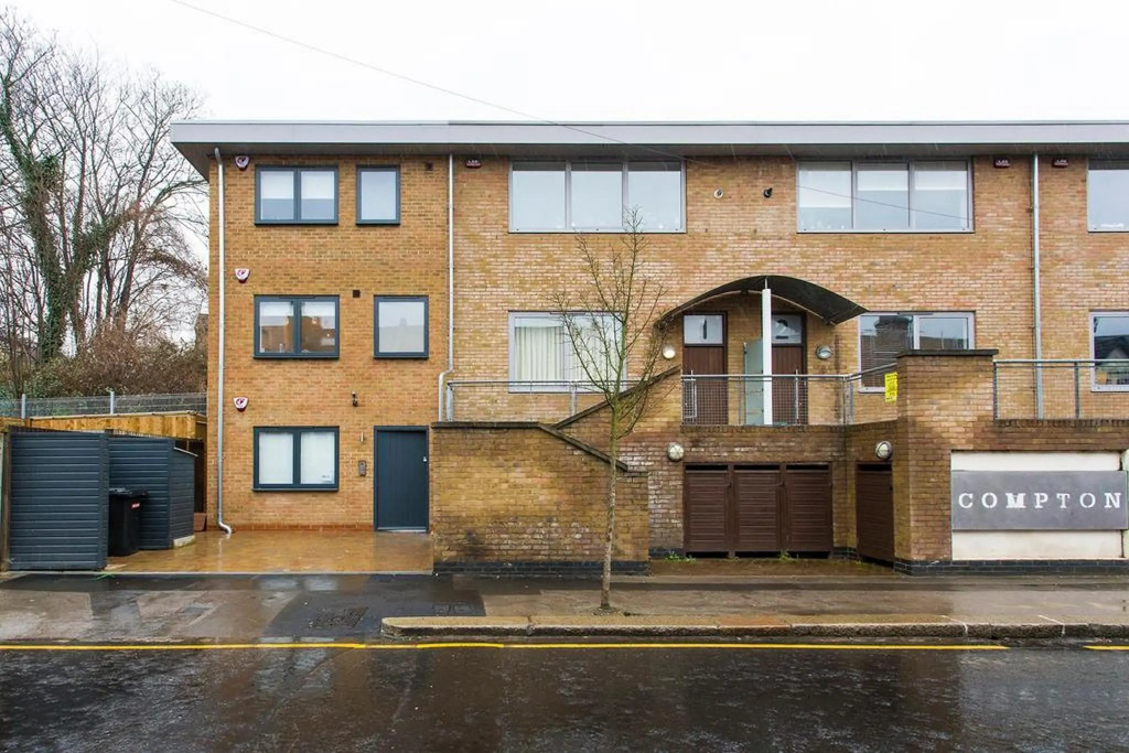 Manor House Studios by LondonFineStay.com