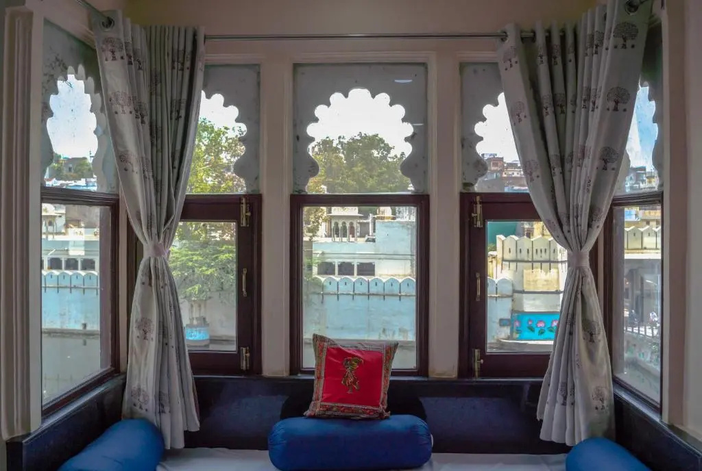 Deluxe Double room with lake view (full double bed)