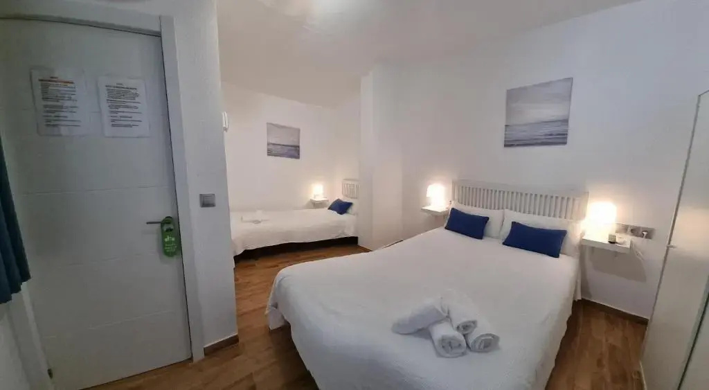 Standard Triple room