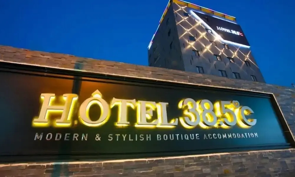 Hotel 385