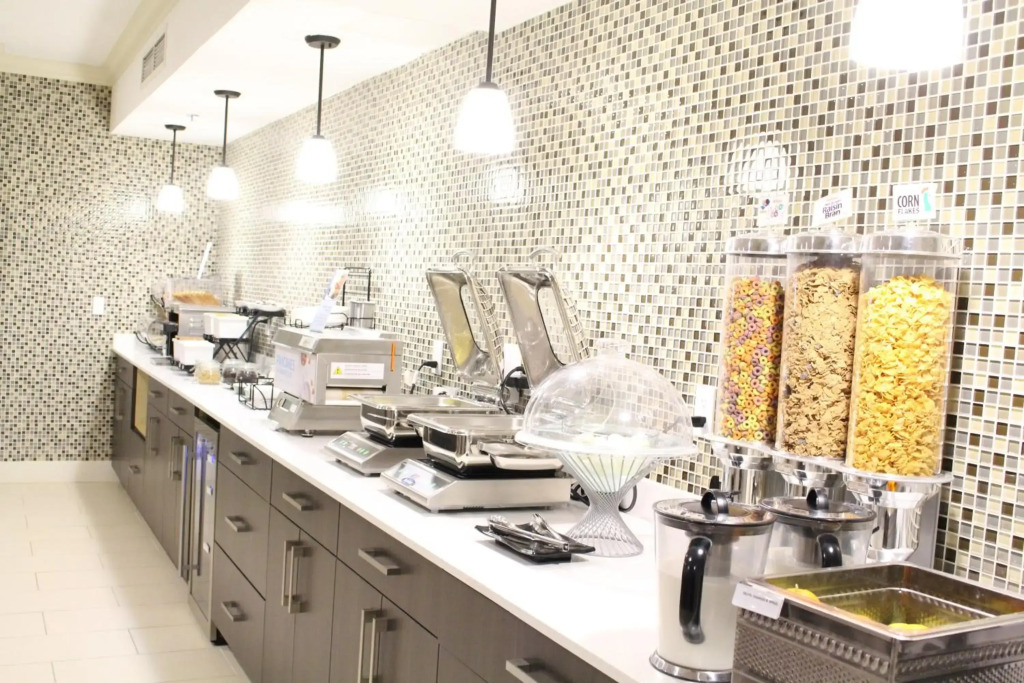 Best Western Peace Arch Inn - фото 12